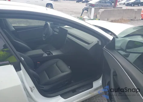 2024 Tesla Model 3 Long Range Dual Motor All-Wheel Drive/Rear-Wheel Drive z USA, uszkodzony, nr VIN 5YJ3E1EA4RF747363